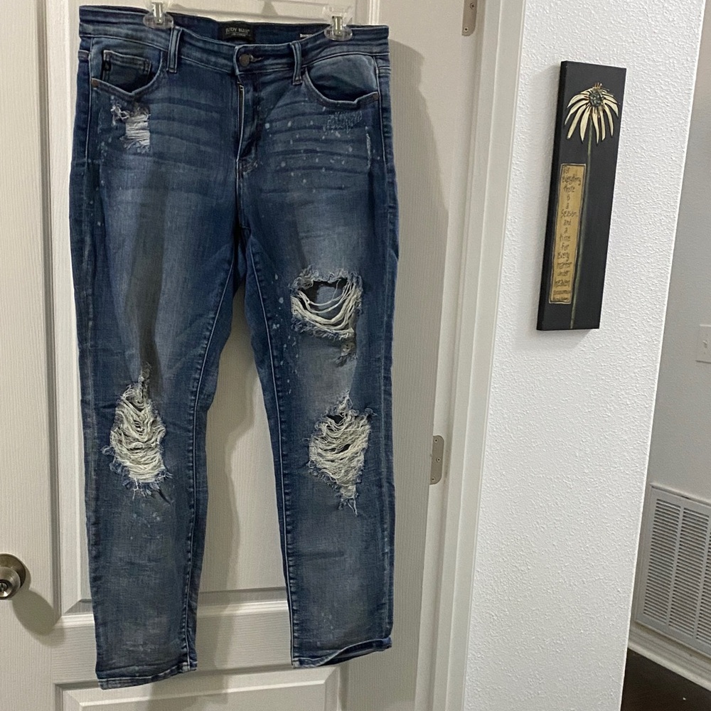 Judy Blue Distressed Ankle Jeans in Dark Blue